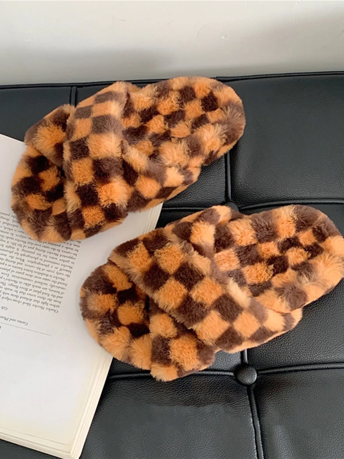 Checkerboard Print Plush Slippers -Orange