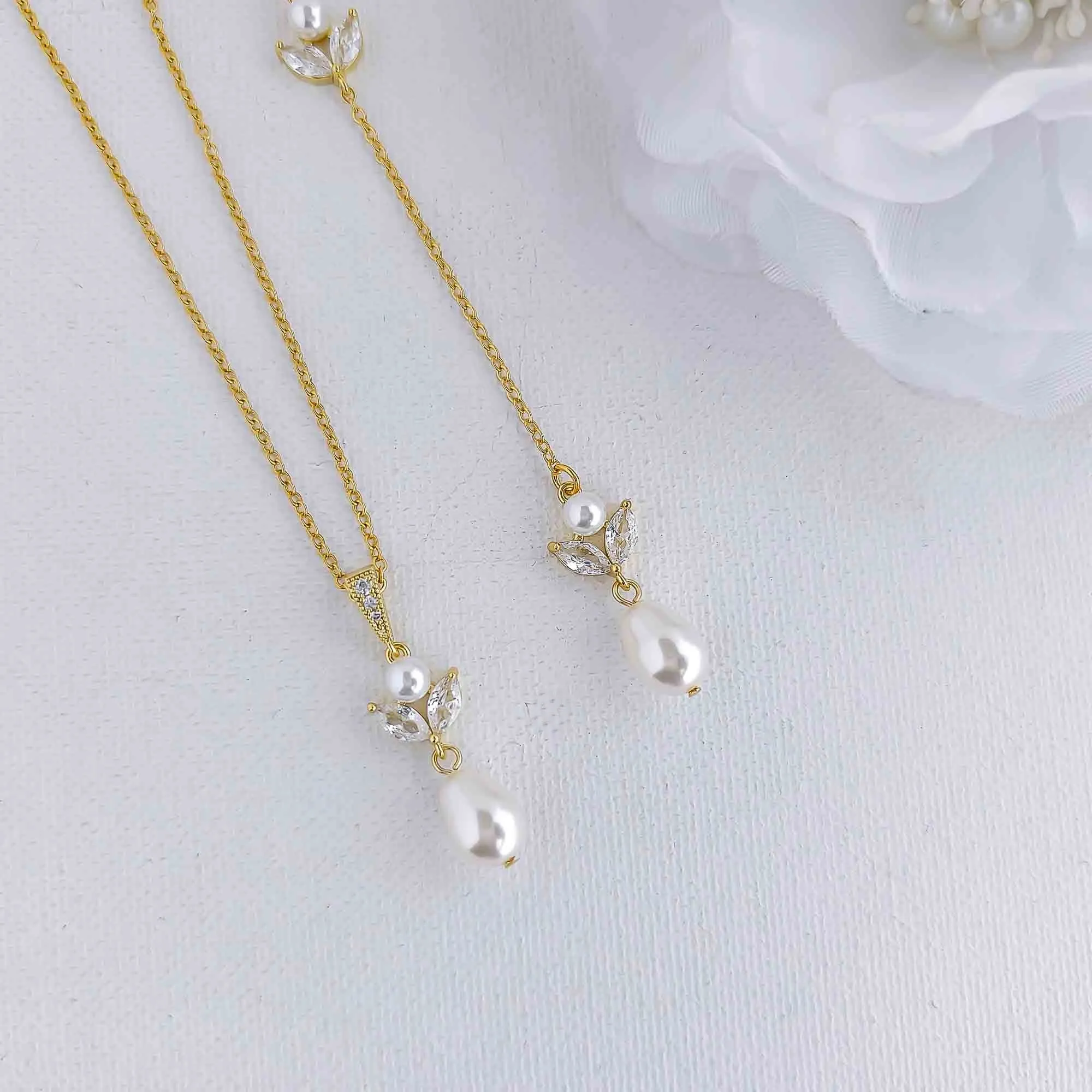 Minimalistic Wedding Necklace with Backdrop for Brides-Leila