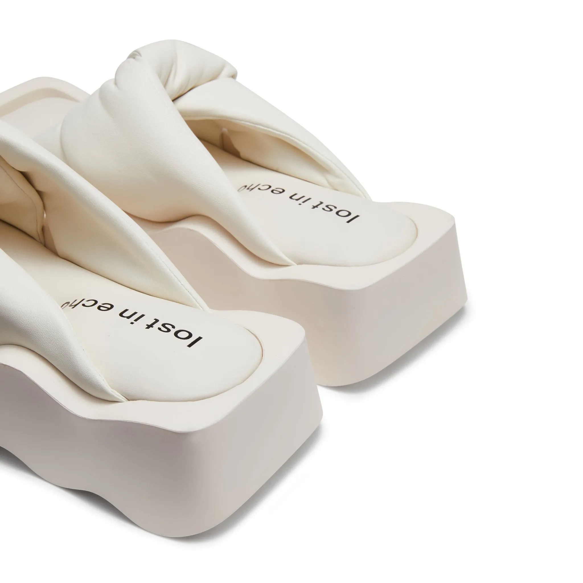 Wavy Sole Padded Knot Slippers in White